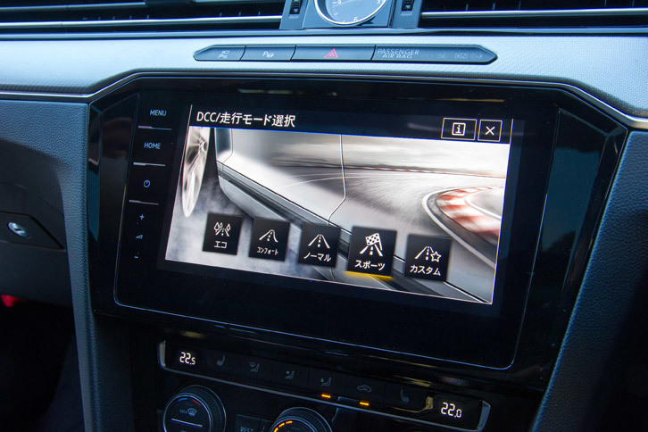 走行モード切り替え機構「ドライビングプロファイル機能」の操作画面。「エコ」「コンフォート」「ノーマル」「スポーツ」「カスタム」の5つのモードが用意されている。
