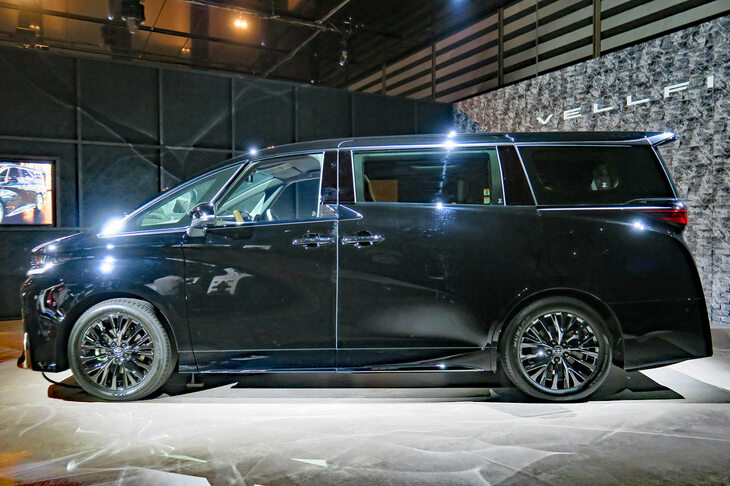 トヨタ・ヴェルファイアZプレミア(サイド)