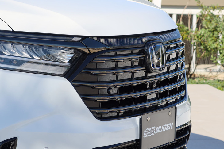 ホンダ・オデッセイe:HEVアブソルート・EXブラックエディション 無限パーツ装着車(フロントグリル)