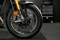 トライアンフがネイキッドスポーツモデル「ストリートトリプル765」を大幅改良の画像