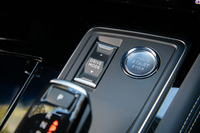 センターコンソールに備わるドライブモードのセレクトスイッチ。「スポーツ」「コンフォート」「エコ」「ノーマル」の4種類のモードが用意される。