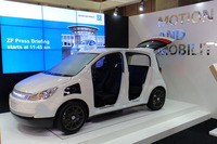 ZFが近未来のシティーカーを展示【東京モーターショー2015】