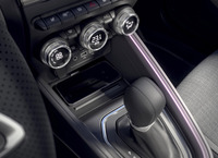 マイナーチェンジした「ルノー・ルーテシア」が上陸 燃費は25.4km/リッターに向上の画像