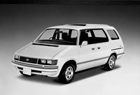 ミニバン的なコンセプトカーの一例。1975年の東京モーターショーに出展された「トヨタ・マルチパーパスワゴンMP-1」。「クラウン」のフレームシャシーにスライド式の左リアドアを備えた全長4.8mの大柄なボディーを架装。室内には革張りの立派なシートが2列配置され、今日のVIP向けラウンジ仕様のようなコンセプトだった。