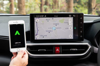 オプション装備の9インチのディスプレイオーディオ。販売店オプションで純正ナビゲーションシステムも用意される。