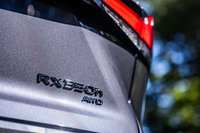 2.5リッター直4ハイブリッドを搭載する「RX350h」は、ラグジュアリー志向の基準グレードともいえる“バージョンL”のみのラインナップ。車両本体価格が758万円のFWD車と796万円の4WD車が設定され、後者に試乗した。