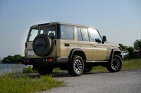 「トヨタ・ランドクルーザー“70”」の誕生は、今から40年前の1984年。3系統あるランクルファミリーのなかでも、特に過酷な使用を想定した“ヘビーデューティー系”のモデルとして登場した。