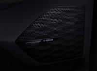 三菱が新型コンパクトSUVの発表を予告 ヘッドランプをチラ見せの画像