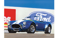 【写真上】1931年と33年のルマン24時間レースに出場した「アストンマーティンLM7」
【写真下】「シェルビーACコブラ427」。ご覧のとおり、アクリル絵の具によるリアルなイラストや、水彩スケッチ、デジタルイラストなど、手法も様々だ。