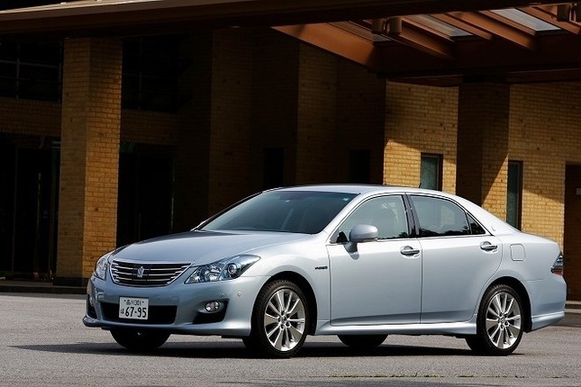 【スペック】全長×全幅×全高=4870×1795×1470mm/ホイールベース=2850mm/車重=1850kg/駆動方式=FR/3.5リッターV6DOHC24バルブ(296ps/6400rpm、37.5kgm/4800rpm)、交流同期電動機(200ps、 28.0kgm)/価格=619万円(テスト車=637万6900円/インテリジェントパーキングアシスト+クリアランスソナー+サイドモニター=9万7650円/トヨタプレミアムサウンドシステム=8万9250円)