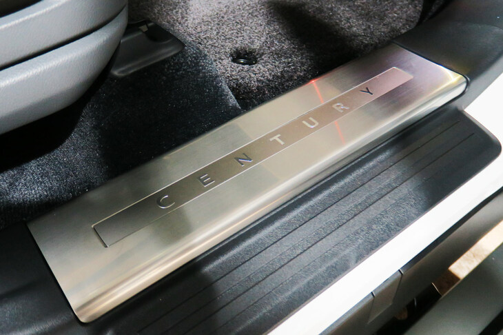 トヨタ・センチュリー(サイドシルプレート)