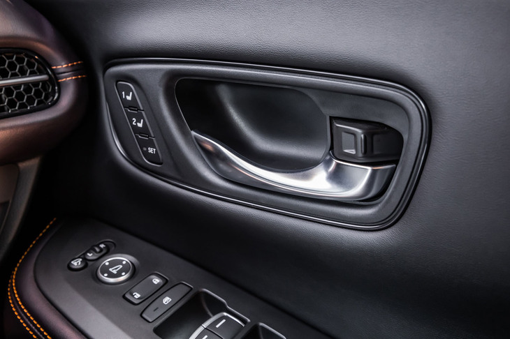 ホンダZR-V e:HEV Z(ドアインナーオープナー)