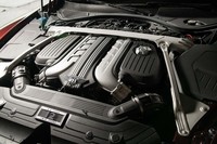 6リッターW12ツインターボエンジンは最高出力635PS、最大トルク900N・mを発生する。