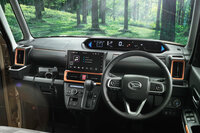 インテリアではオレンジのアクセントが特徴。