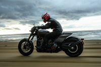 既存のハーレーとは趣の異なる、積極的なライディングが楽しめる「FXDR 114」。これから登場するだろう“スポーティーなハーレー”の嚆矢(こうし)ともいえるモデルとなっていた。