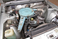 「ローレル1800デラックスB」に搭載された、旧プリンス開発のG18型エンジン。日産開発のL型が同じSOHCながらターンフローだったのに対して、こちらはクロスフローを採用。1815ccから最高出力100ps/5600rom、最大トルク15.0kgm/3600rpm(いずれもグロス値)を発生した。