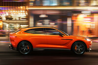 アストンマーティンが「DBX707」を大幅改良 インテリアを全面刷新の画像