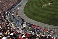 2/100秒差で初優勝!NASCAR「デイトナ500」、初参戦のトヨタは22位完走