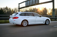 新型「5シリーズ ツーリング」のCd値は0.27。空気抵抗の小ささは、燃費や動力性能はもちろん、車内の静粛性にも貢献する。