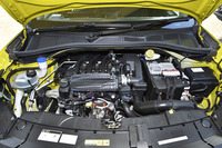 1.2リッター直3自然吸気エンジンは「C3」と同様に82psと12.0kgmを発生する。