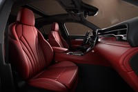 発売記念の特別仕様車「プリマセリエ」のシート。