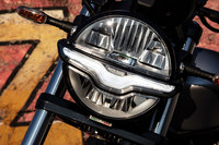 「モト・グッツィV9ボバー」にブランドの創立100周年を記念したスペシャルモデル登場の画像