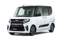 “スーパーハイトワゴン”の元祖、「ダイハツ・タント」。2019年7月にデビューしたばかりの新型は、これから本格的な販売がスタートする。写真はドレスアップが自慢のグレード「タントカスタムRS」。