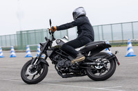 トライアンフ・スピートツイン1200(6MT)/ロイヤルエンフィールド・スクラム411(5MT)/ベネリ・レオンチーノ125(6MT)【試乗記】の画像