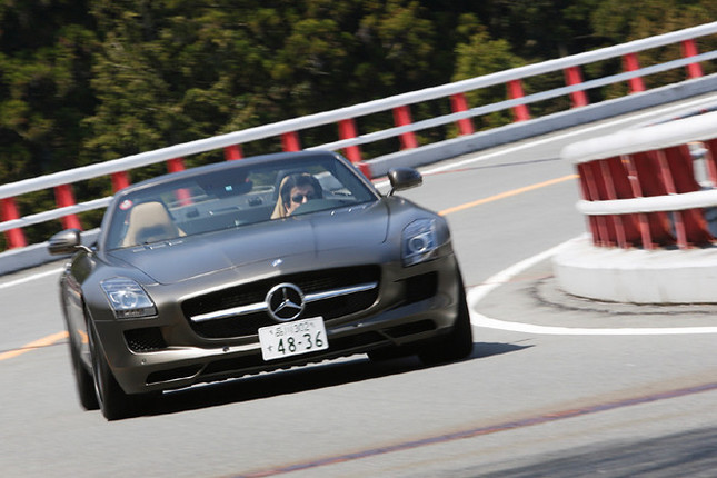 【スペック】全長×全幅×全高=4640×1940×1265mm/ホイールベース=2680mm/車重=1720kg/駆動方式=FR/6.2リッターV8DOHC32バルブ(571ps/6800rpm、66.3kgm/4750rpm)/価格=2590万円(テスト車=2977万円)
