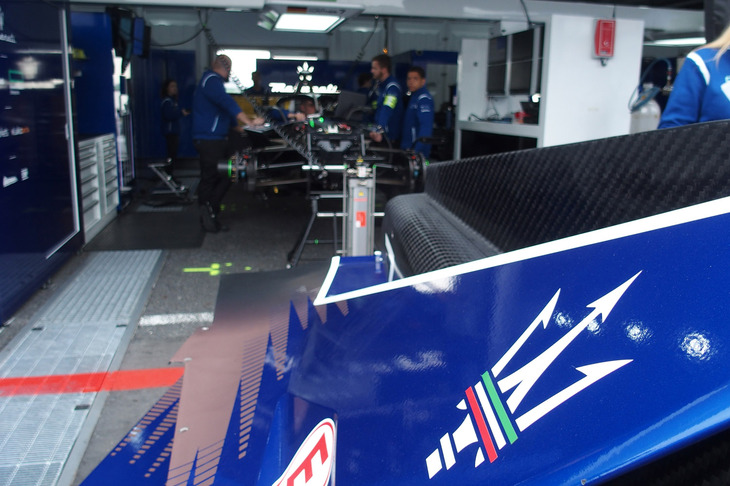 マセラティMSGレーシングのピット。2台の「マセラティ・ティーポフォルゴーレ」が整備されていた。