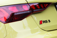 内外装に加え、シャシーをアップデートした「RS 3スポーツバック」は、ニュルブルクリンク北コースで当時のコンパクトカークラス最速となる7分33秒123のラップタイムを記録している。