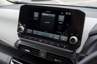 「P」に標準で、「G」にオプションで用意される9インチのナビゲーションシステム。スマートフォンとの連携機能付きで、Apple CarPlayやAndroid Autoに対応している。