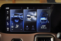 「eビターラ」に備わるインフォテインメントシステムのディスプレイ。PCやスマートフォンのように中身を書き換えたり、機能をアップデートできるようになれば、こちらもカスタマイズの幅がぐっと広がることだろう。