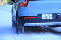 「アシュアランス ウェザーレディー」のコンパウンドには新開発の大豆油が配合されており、気温の低い場所でも高いグリップ力を発生する。