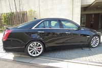 ボディーサイズは5040×1870×1465mm。かなり大柄だ。