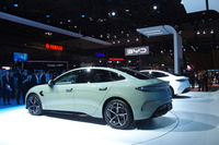 「ジャパンモビリティショー2023」にて、BYDブースに展示された「シール」。同ショーに訪問された読者諸氏の目に、このクルマはどう映っただろうか?