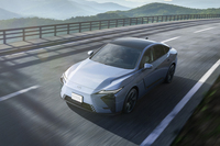今回の試乗車その2は新型「レクサスES」。「LS」の6輪ミニバン化プランが進行中(?)ゆえに、ESが次の旗艦サルーンの座に就くのでしょうか。
