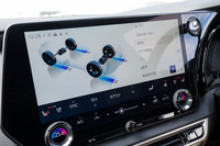 「DIRECT4」は電動ゆえの自由度を生かして前後トルク配分を100:0~20:80の間で可変する。