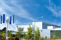 トヨタ自動車は2024年3月5日にパナソニックホールディングスとの共同出資により設立した電池生産会社であるプライムアースEVエナジーを、同年3月下旬に完全子会社化すると発表。車載用電池の量産体制を強化するねらいだ。