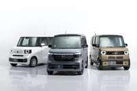 写真左から「N-BOX」「N-BOXカスタム」「N-BOXジョイ」。ジョイはシリーズ第3のモデルとしてリリースされた。