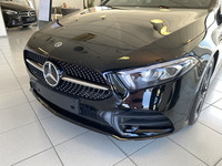 「メルセデス・ベンツAクラス」(W177)のフロントバンパーまわり。一見単純に見えて、多数のパーツで構成されている。