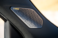 新たにヤマハのオーディオシステムを全車に標準化。「Pエグゼクティブパッケージ」はより高級な「ダイナミックサウンドヤマハアルティメット」を装備する。