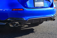 リアビューのアクセントにもなっている、アンダースポイラーとステンレスマフラー。後者は高い排気効率とスポーティーなサウンドにこだわった製品となっている。