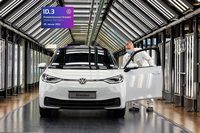 VWの経営戦略は、EVの販売比率の変化についても、自動車市場の成長についても、業界の平均的よりいささか強気な予想に立脚しているのだ。