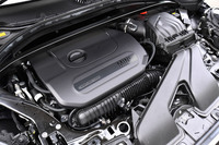 強化クランクシャフトや専用ピストン、改良型ターボチャージャーなどの採用により、最高出力306PS、最大トルク450N・mを誇る「MINIジョンクーパーワークス クラブマン」の2リッター直4ターボエンジン。