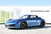 「ポルシェ911タルガ4S GTS」のトップスピードは306km/h。0-100km/h加速は3.7秒でこなす。