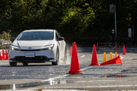 水をまいた舗装路で「X-ICE SNOW」と「X-ICE SNOW+」(写真)の比較テストを実施。約50km/hからフルブレーキングを行い、それぞれの制動距離と挙動を確認した。