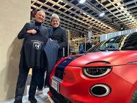 トラマロッサの創業2代目であるロベルト・ケメッロ氏(左)と、輸出担当マネジャーのエットレ・スキエーナ氏(右)。