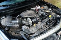 「XT6」と「XT5」に搭載される3.6リッターV型6気筒エンジン。今や貴重なマルチシリンダーの自然吸気ユニットで、回すほどに盛り上がるトルク感が心地いい。燃料の筒内直接噴射機構や気筒休止システムなど、高効率化のための施策も施されている。