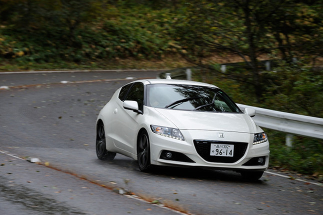 【スペック】CR-Z α・Master label(FF/6MT):全長×全幅×全高=4075×1740×1395mm/ホイールベース=2435mm/車重=1140kg/駆動方式=FF/1.5リッター直4SOHC16バルブ(120ps/6600rpm、14.8kgm/4800rpm)、モーター(20ps/2000rpm、8.0kgm/1000rpm)/燃費=19.4km/リッター(JC08モード)/価格=263万円(テスト車=294万1500円/Hondaインターナビ+リンクアップフリー=28万円/ボディーカラー<プレミアムホワイト・パール>=3万1500円)